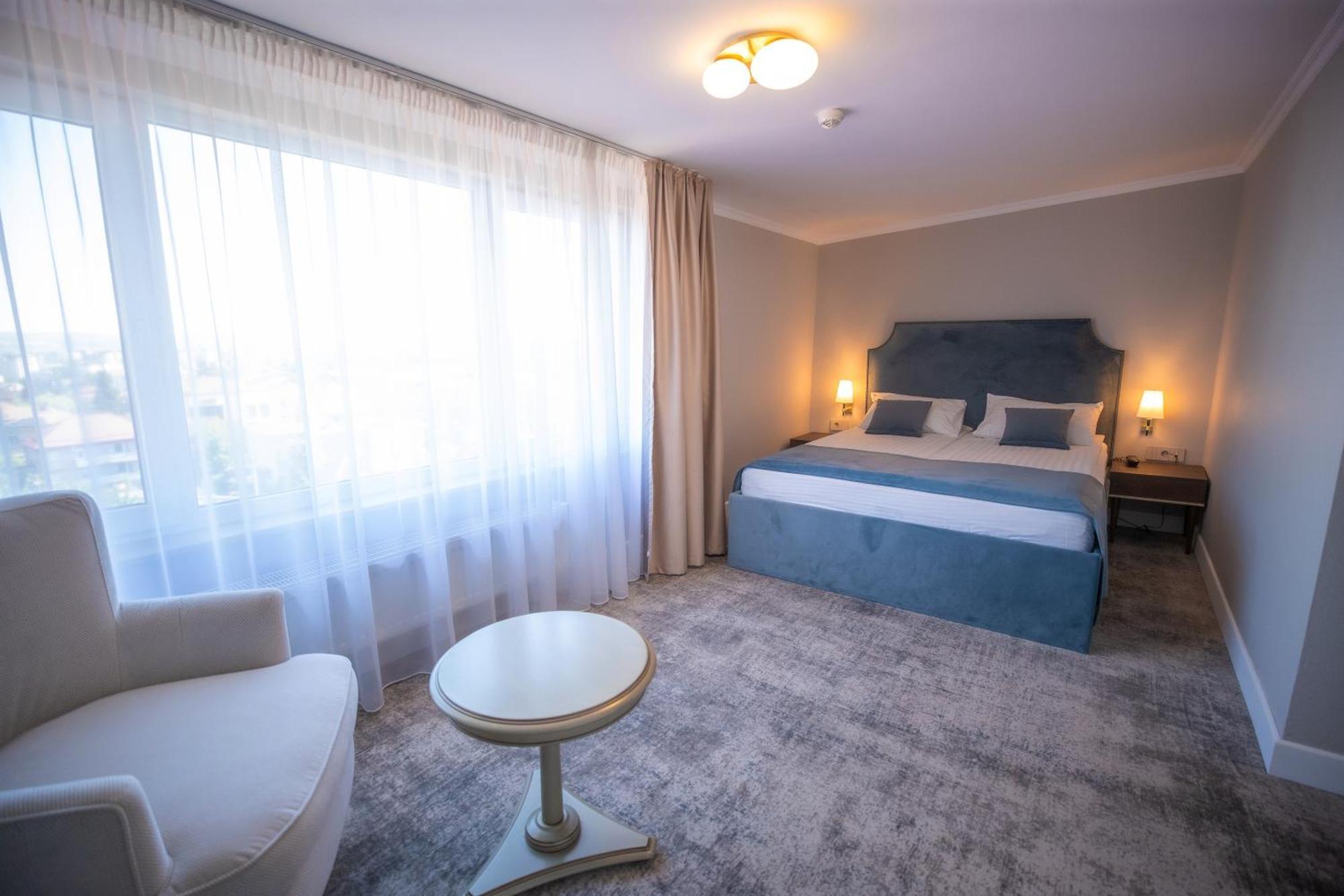 Hotel Meridian クルージュ＝ナポカ エクステリア 写真