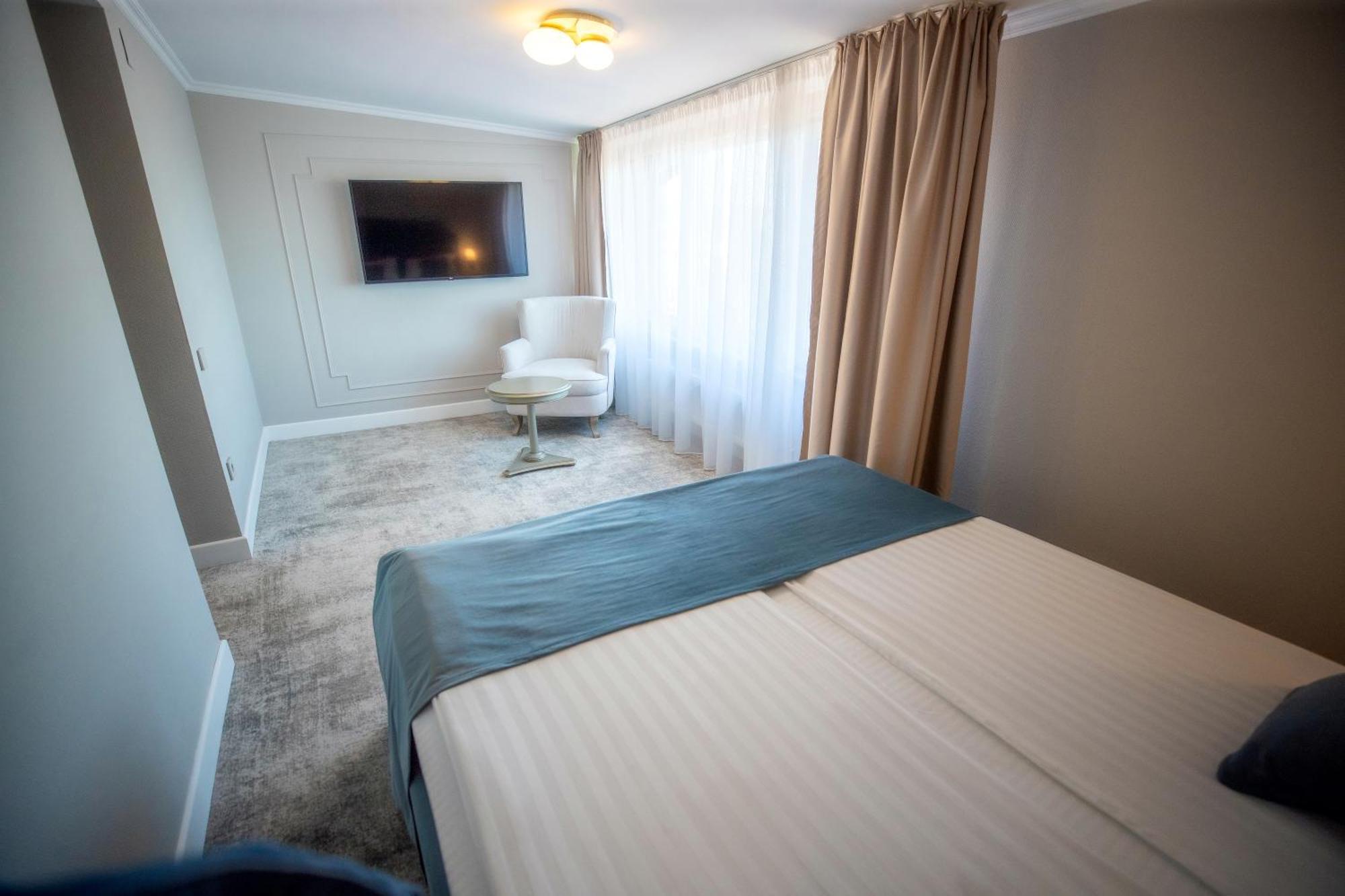 Hotel Meridian クルージュ＝ナポカ エクステリア 写真